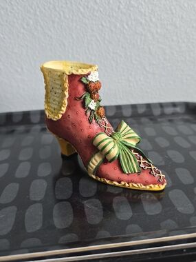 Willow Hall Miniature Ceramic Boot Heel Strawberry Fayre